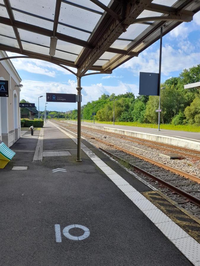 Maison Privee En Ville Avec Parking Et Wi-Fi Magnac-Laval Exterior foto