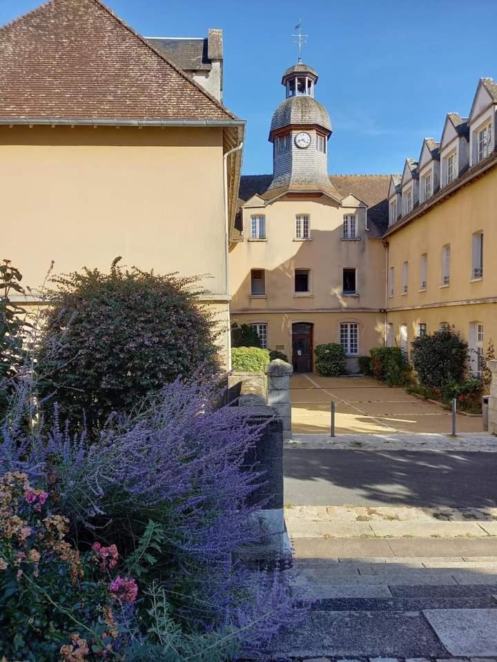 Maison Privee En Ville Avec Parking Et Wi-Fi Magnac-Laval Exterior foto